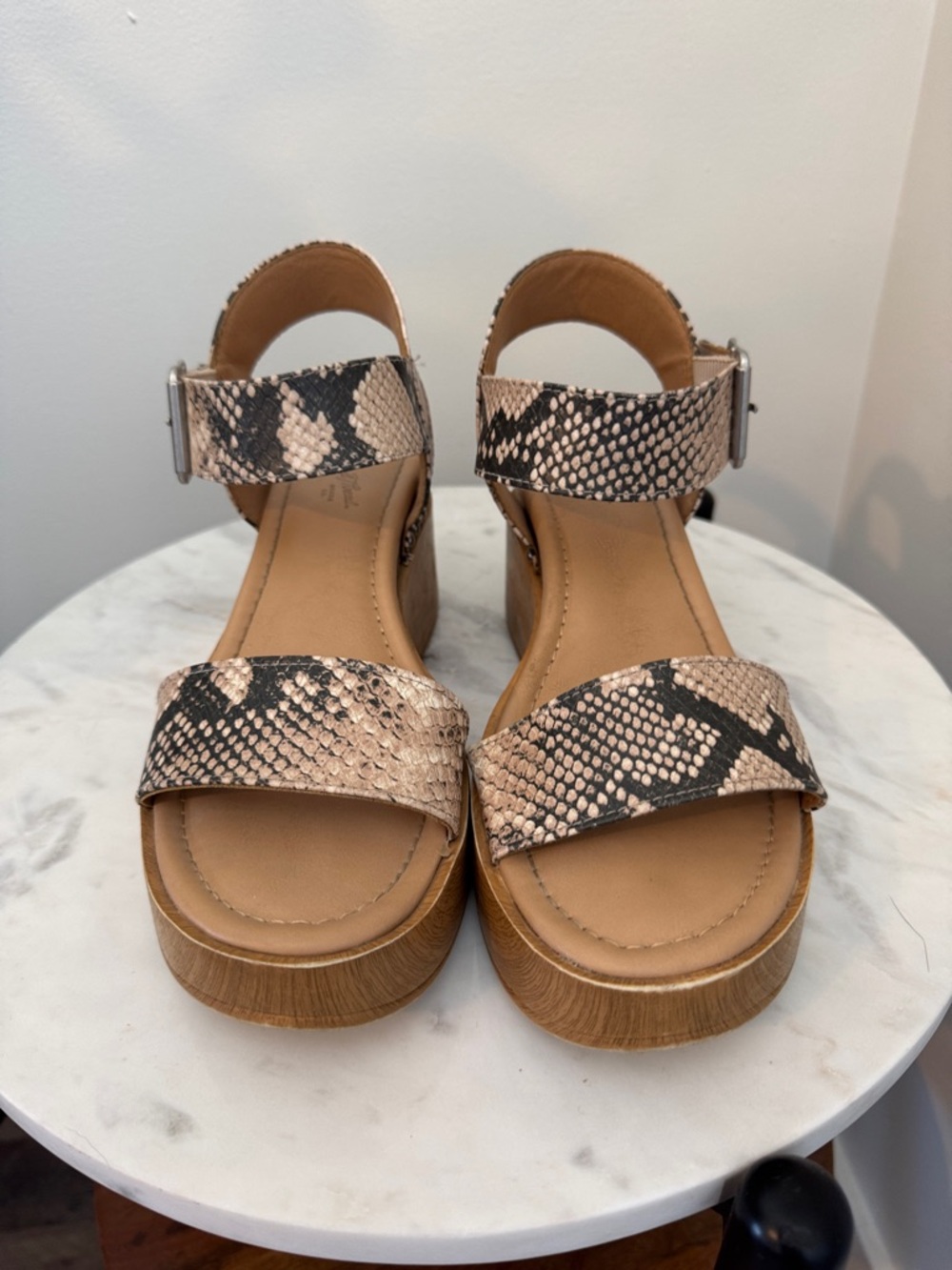 Universal Thread Womens Snake-Print Platform Sandals - Light Beige/Black